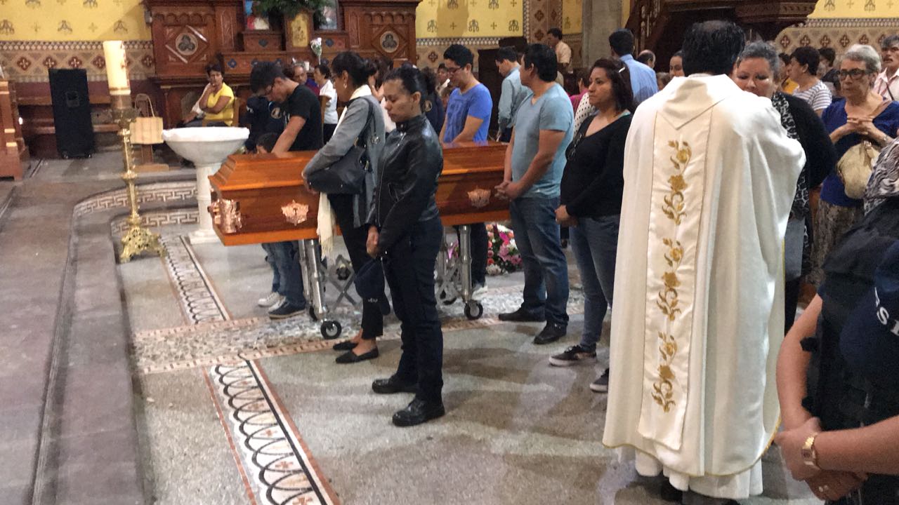 Honran con misa a oficial caída