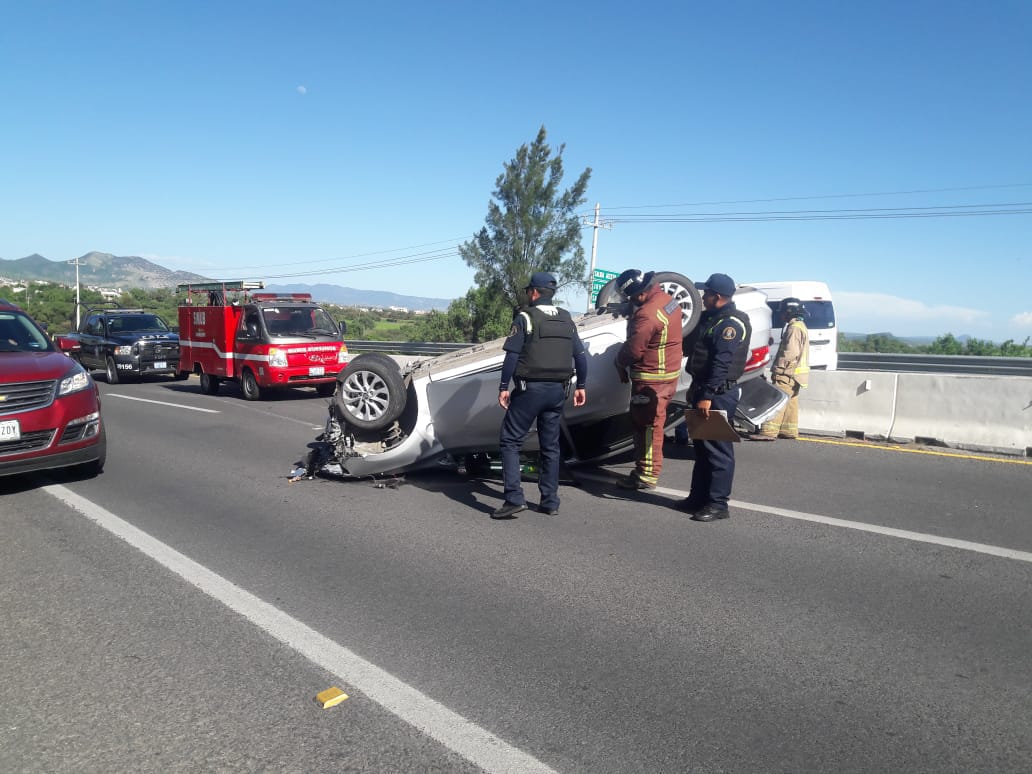 Vuelca en la autopista