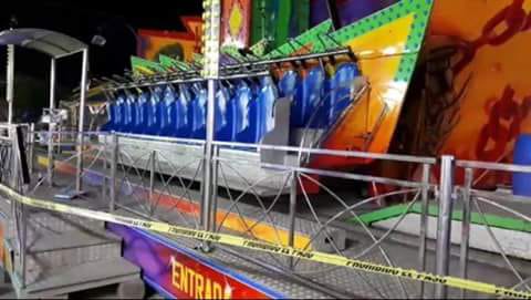 Muere pequeña al caer de juego mecánico