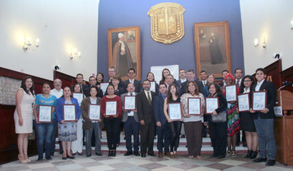 UG recibe distintivo por implementar buenas prácticas ambientales en sus instalaciones