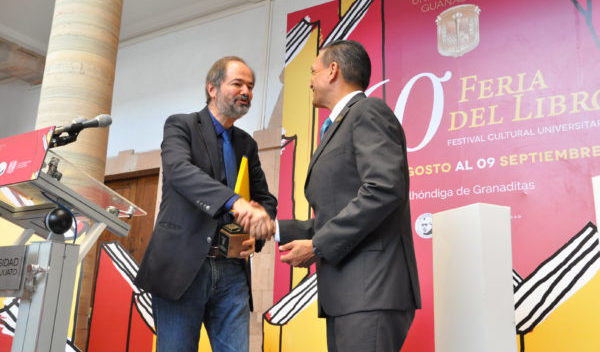 Comienza 60 Feria del Libro de la UG con premio para el escritor Juan Villoro