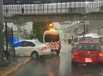 Choca y desquicia tráfico en la capital