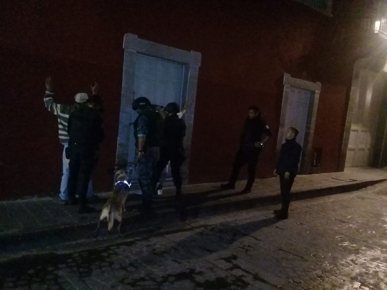 Detienen a joven en operativo en bares