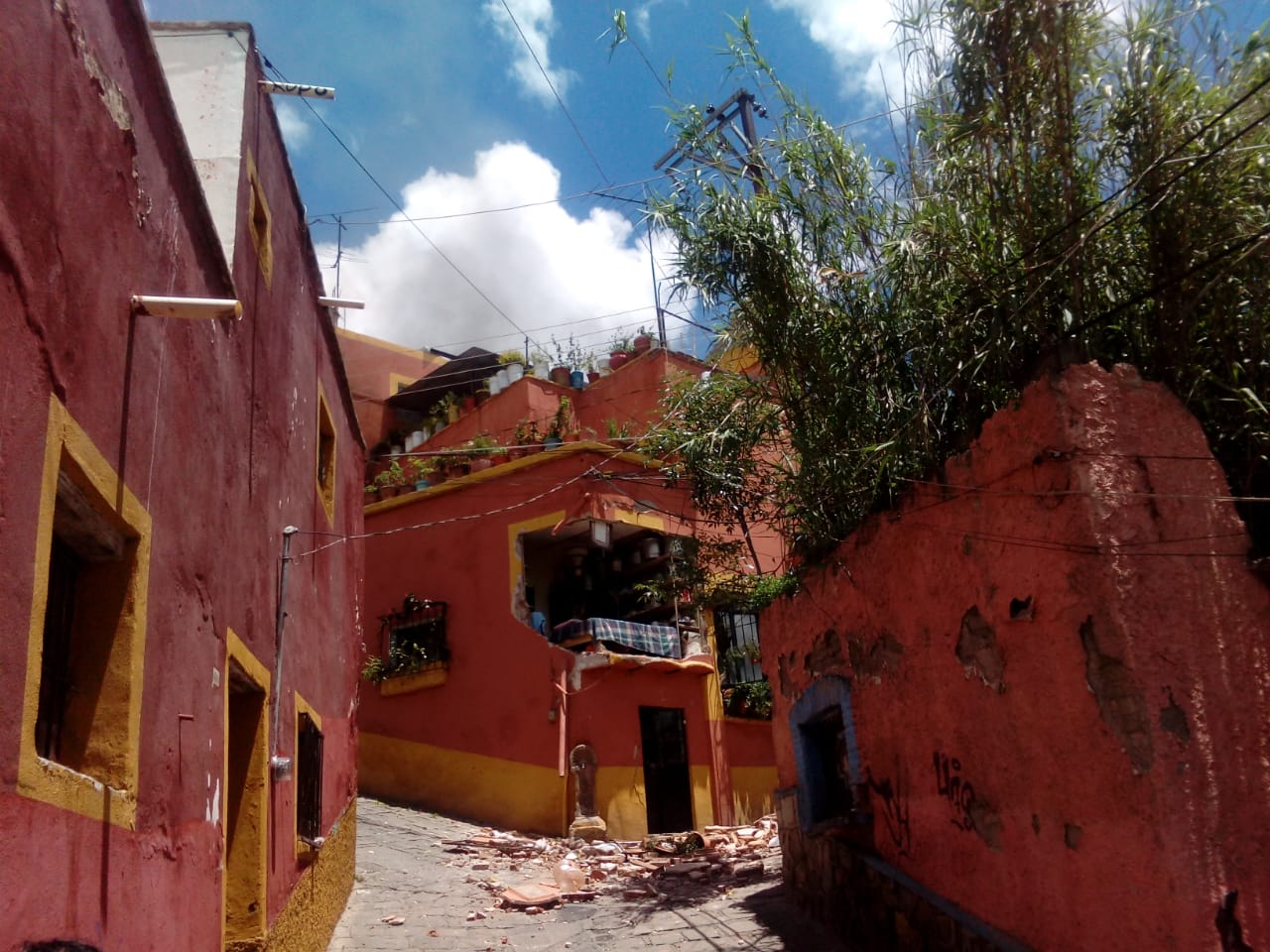 Dos personas heridas por explosión en Carcamanes