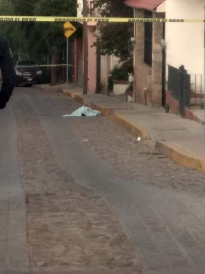 Asesinan a golpes a mujer en la capital