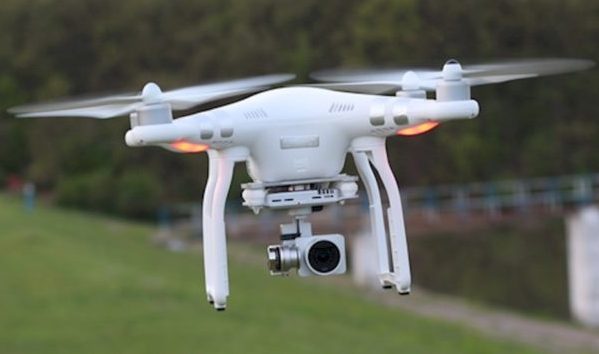 Experto en medios presenta en UG la utilidad digital de los drones