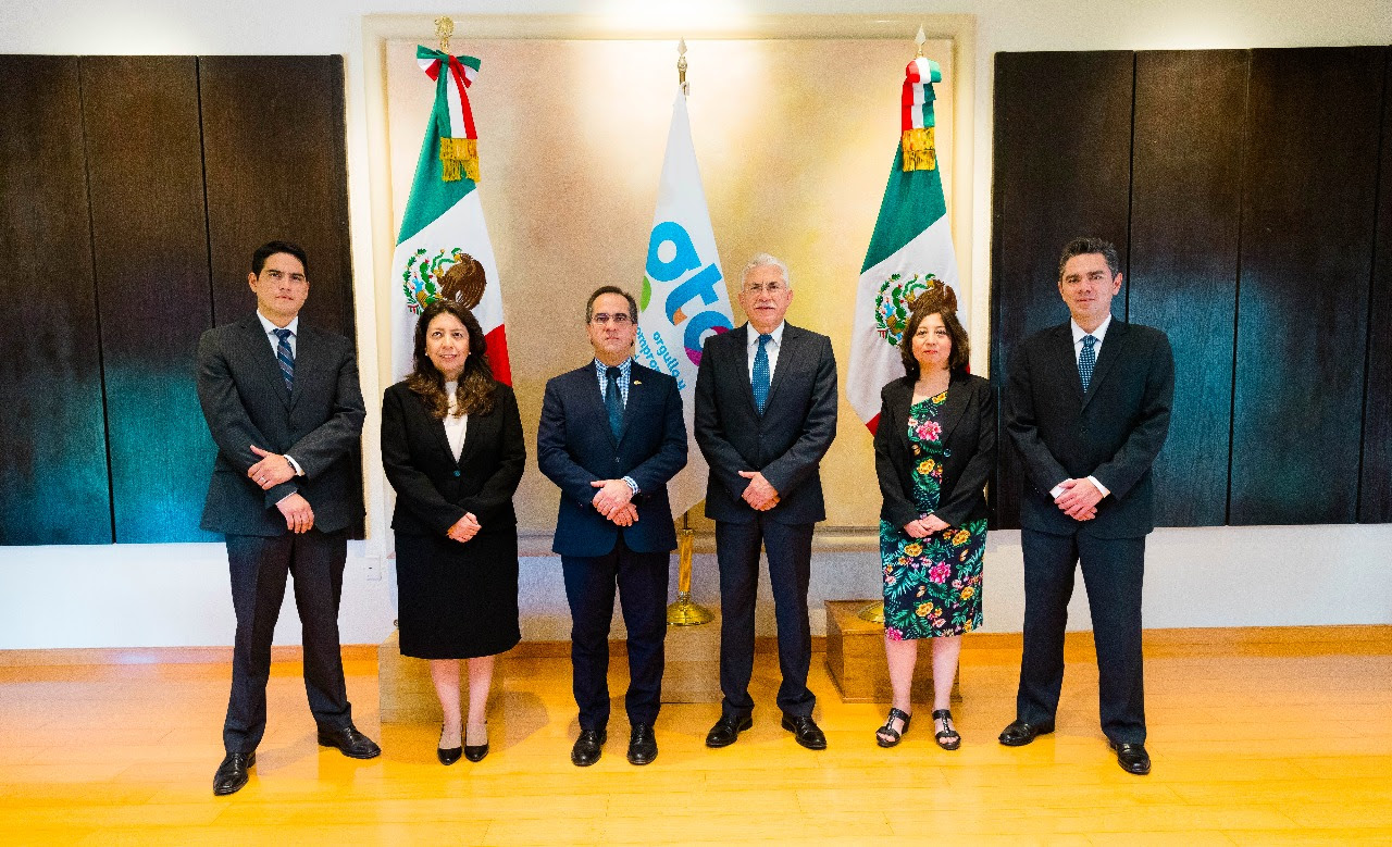Designan representantes para comité de transición