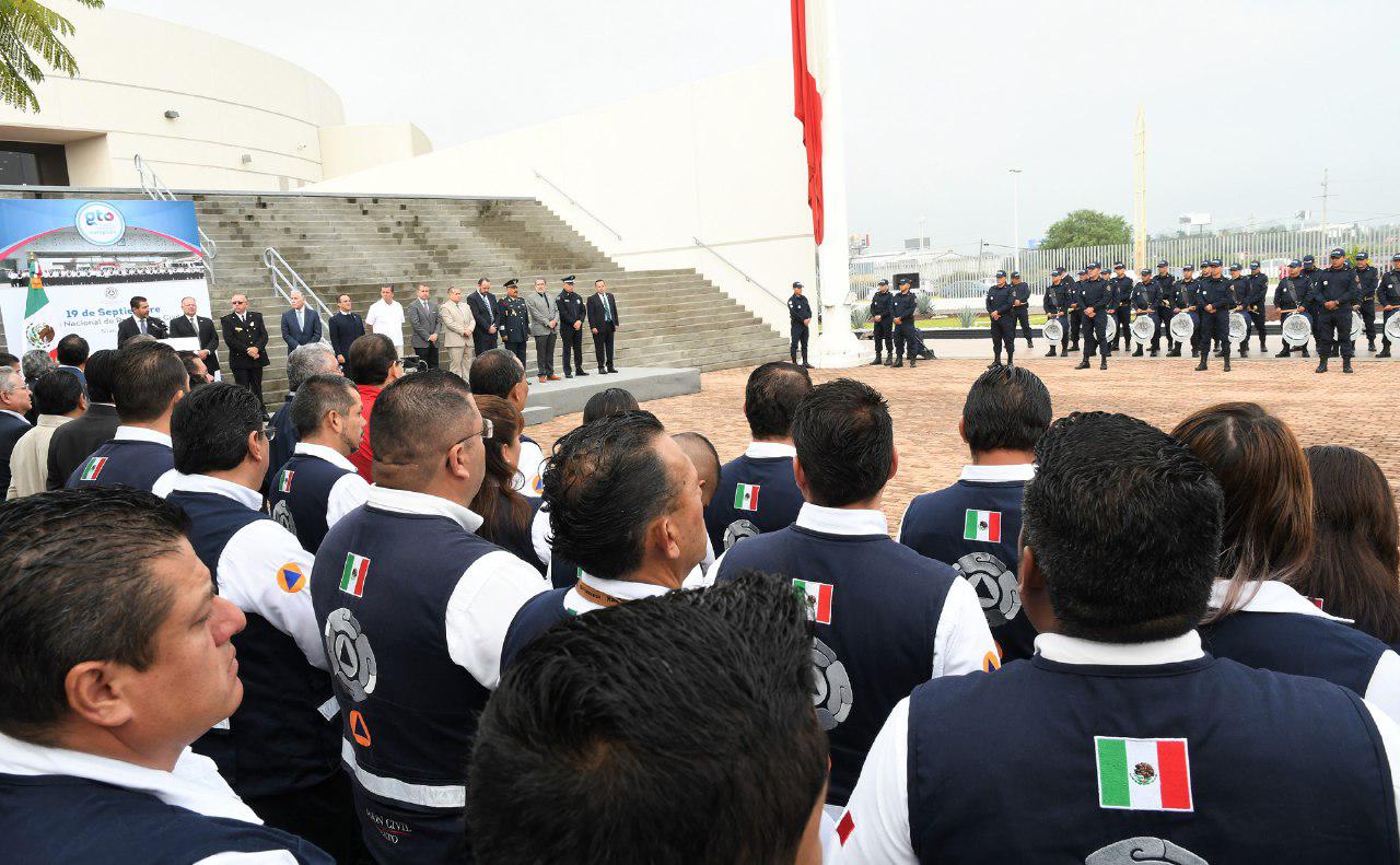 Reconocen el labor de Protección Civil en su día