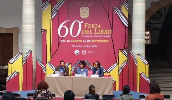 Conmemoran los 150 años de la Biblioteca Nacional en la feria del libro de la UG