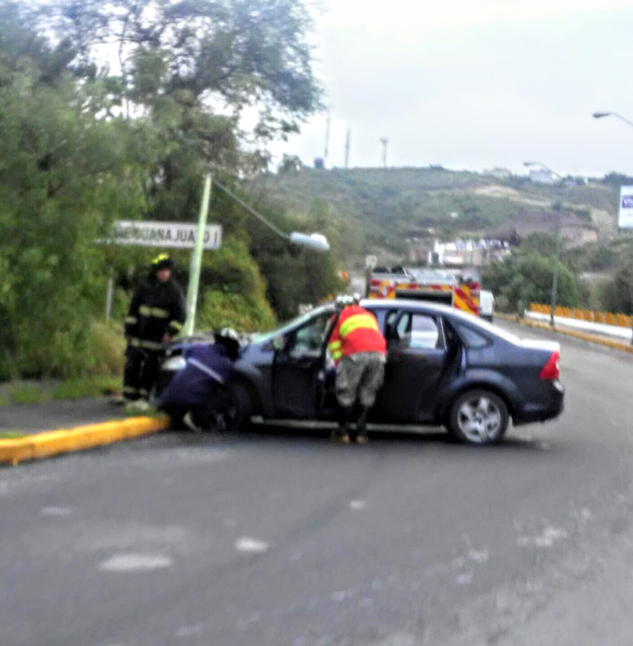 Resulta mujer herida en choque
