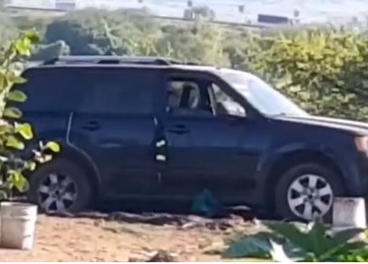Encuentran cuerpos adentro de camioneta