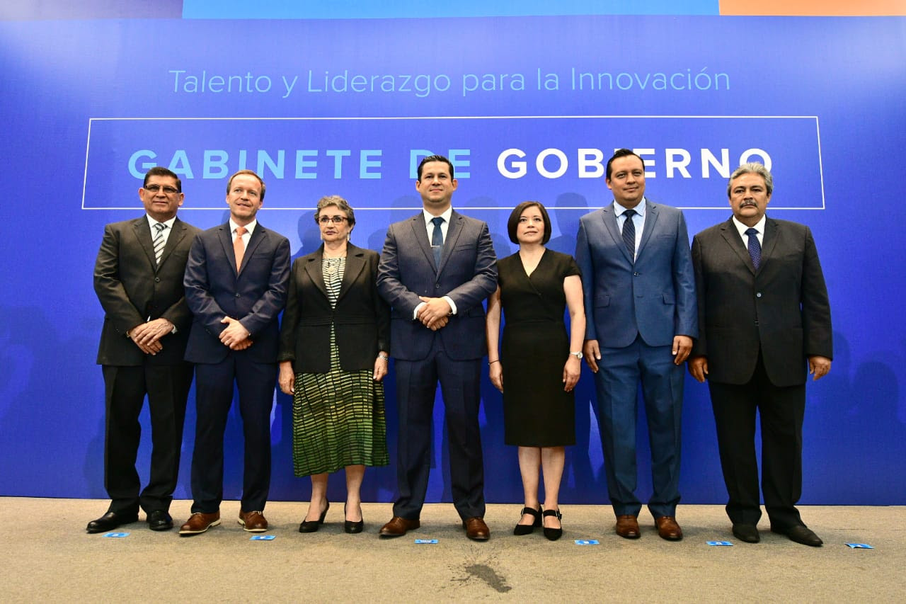 Presenta Diego Sinhue a seis integrantes de su gabinete