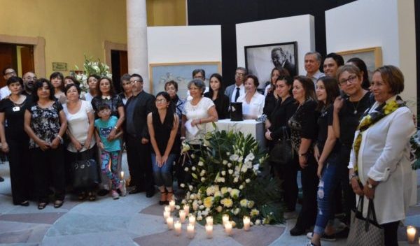 El IEC despide con aplausos y guardias de honor al maestro Jesús Gallardo