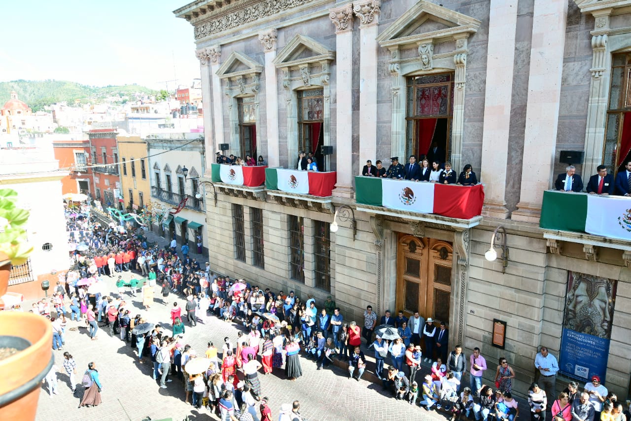 Encabeza gobernador desfile del 28 de septiembre