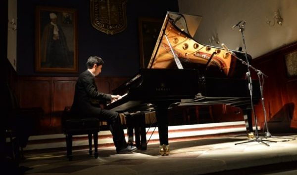 Es ovacionado Braulio Alcaraz durante su presentación en el FIC