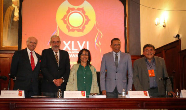 Presentan libro sobre el arte escénico en el FIC