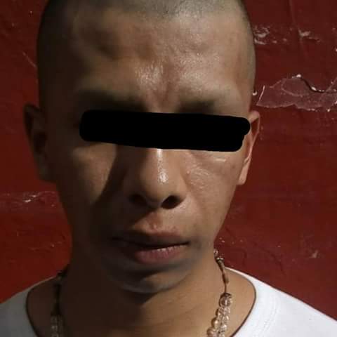 Detienen a tres con cuchillo y droga
