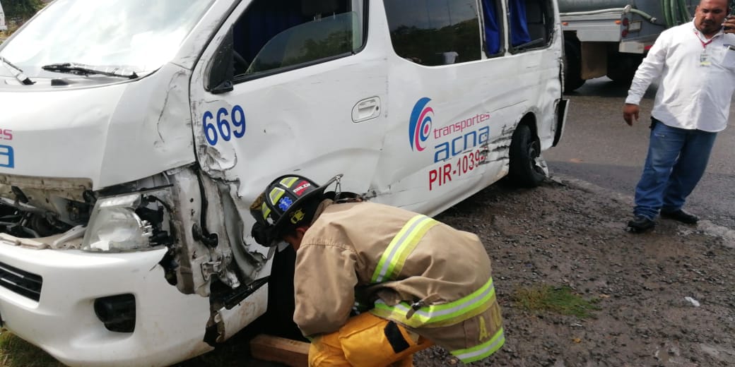 Un chófer herido en choque de vehículos de transporte de personal