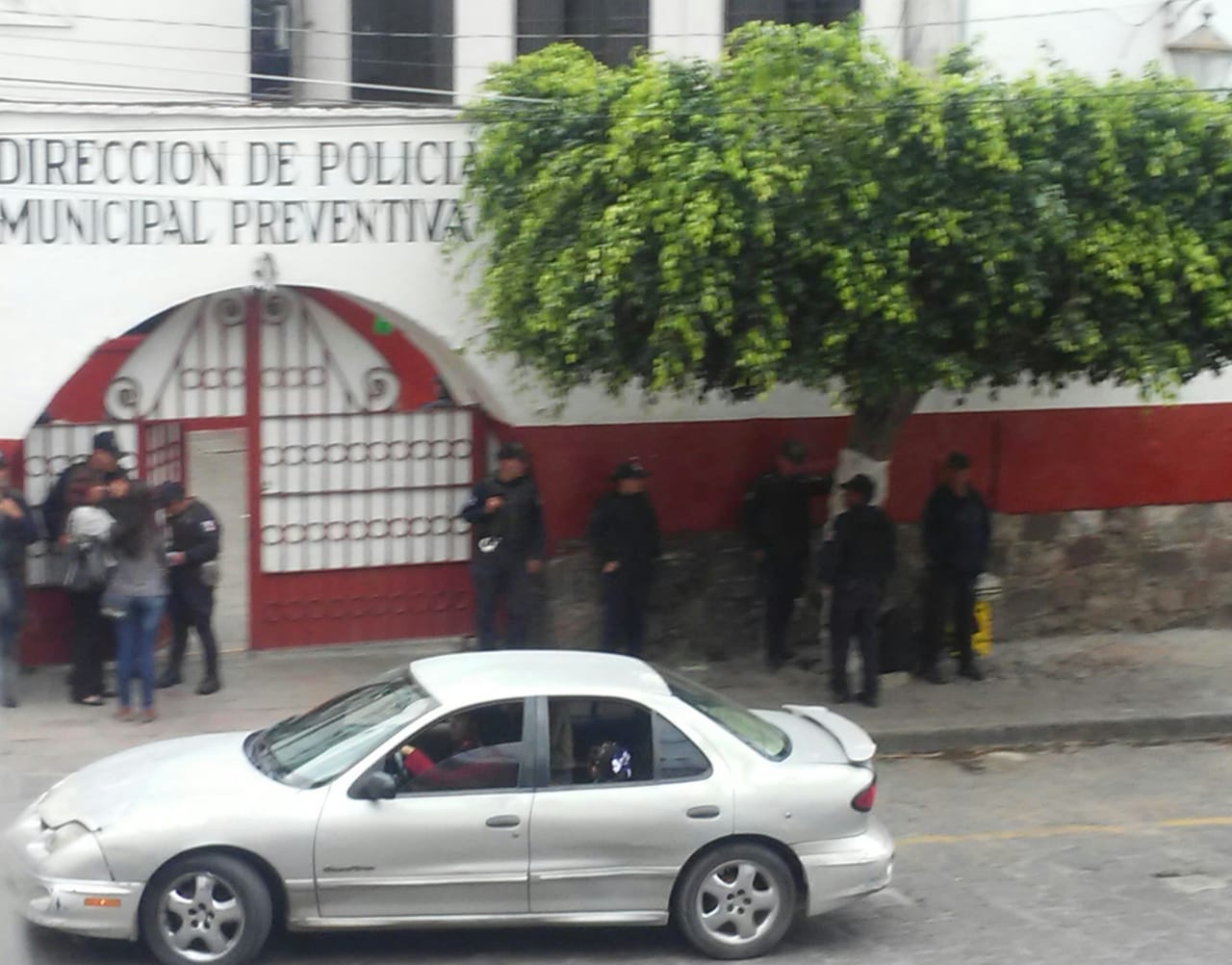 Lo machetean en Las Águilas