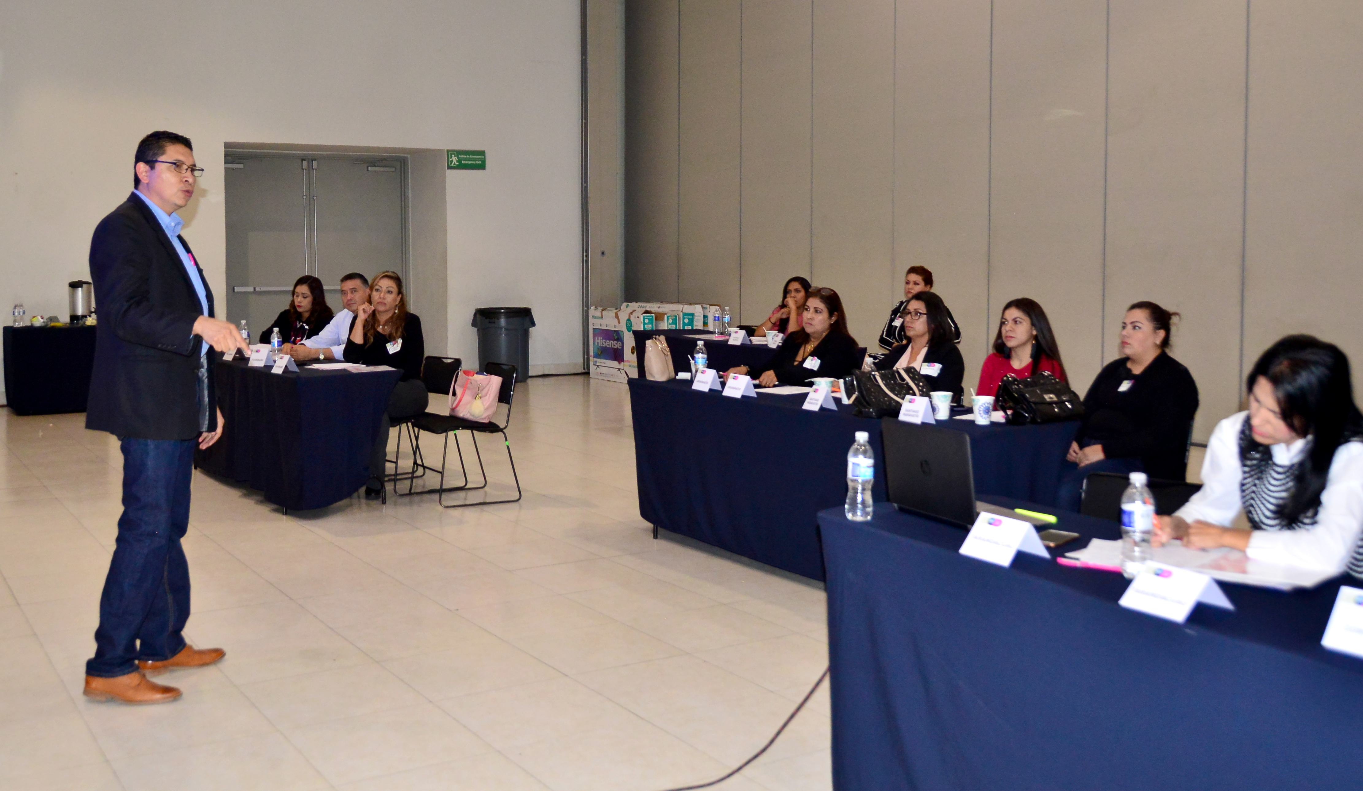 Capacitan al personal de los 46 sistemas municipales DIF
