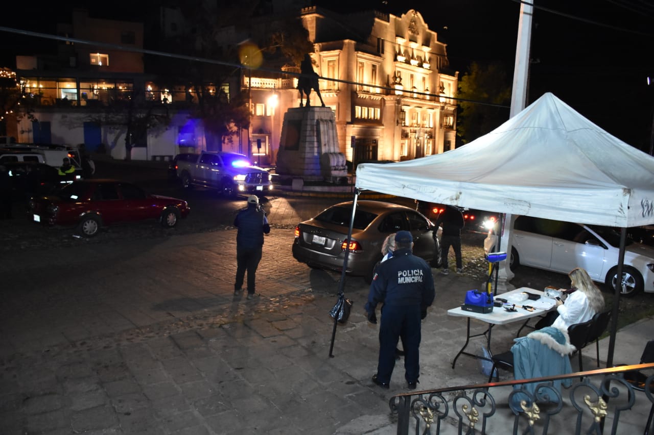Detienen a 21 personas y resguardan 18 vehículos en la capital