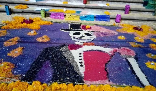 Realizan ofrenda monumental estudiantes de la ENMS Guanajuato
