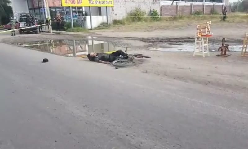 Matan a ciclista frente a la Cruz Roja