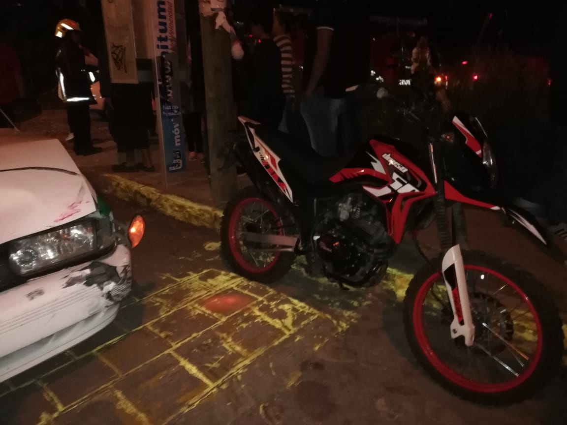 Choca contra taxi