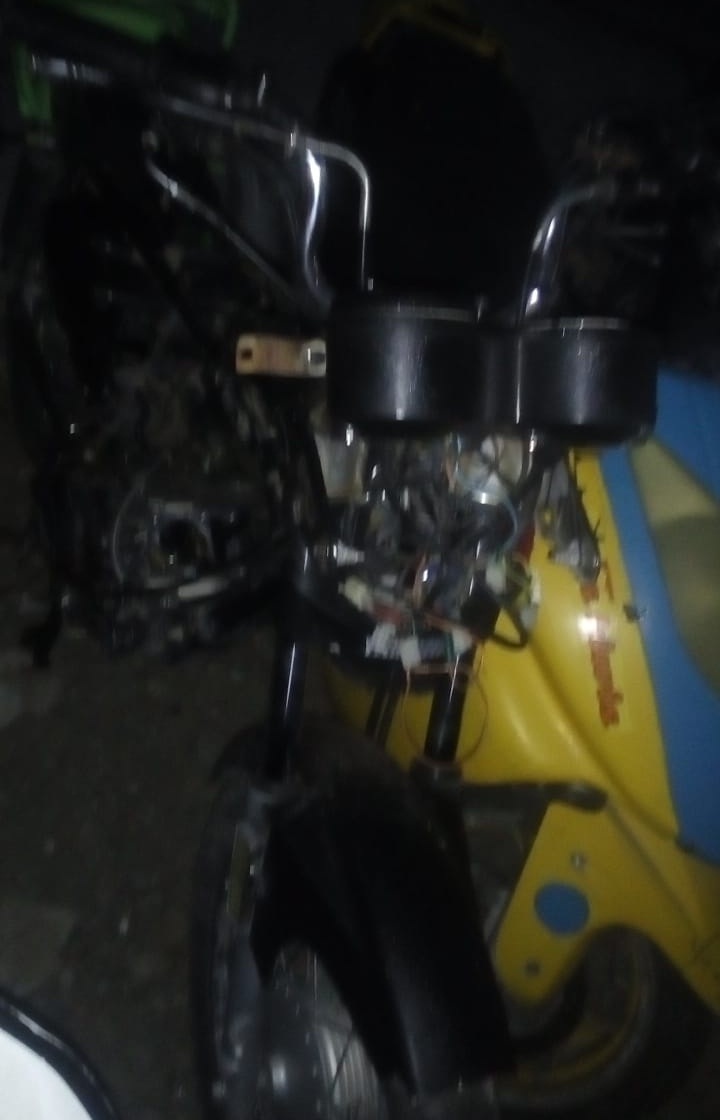 Detiene a cuatro personas y recuperan motos robadas