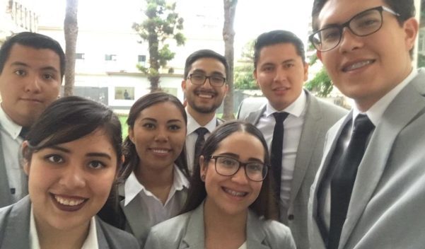 Equipo de Litigación Oral UG llega a la semifinal en Argentina