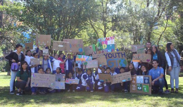 Estudiantes de la UG fomentan conciencia ecológica con alumnos de primaria