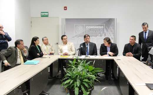 Suscriben montos máximos de adjudicación directa para obra pública municipal