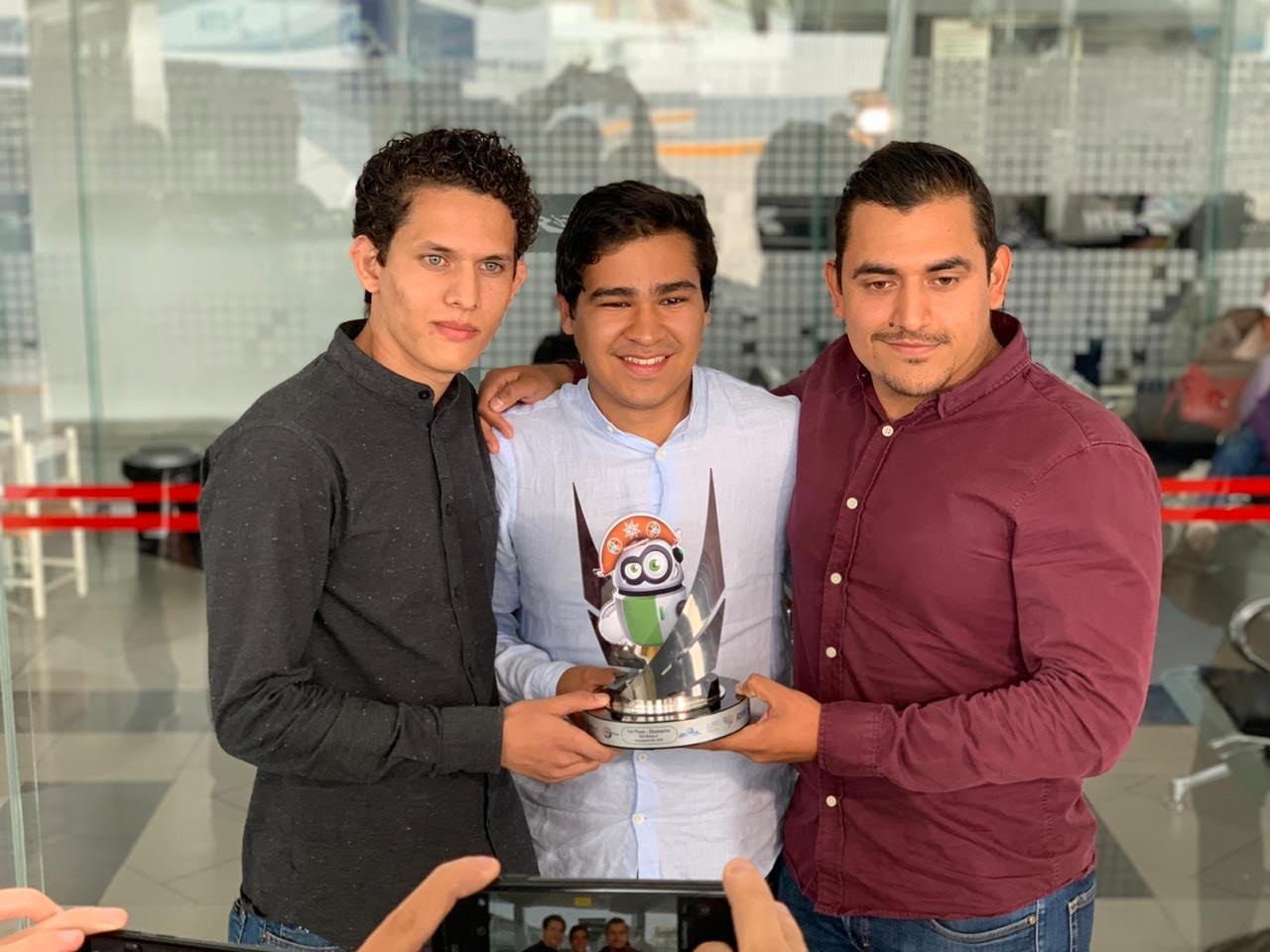 Ganadores de robótica solicitan al gobernador laboratorio