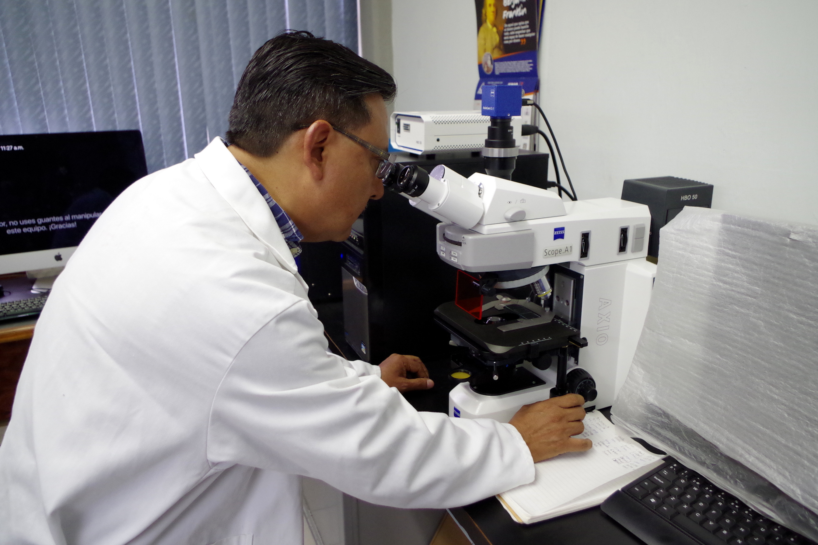Investigador de la UG diseña bacterias para reducir contaminación