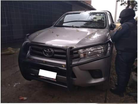 Decomisar arsenal y encuentran a un hombre muerto