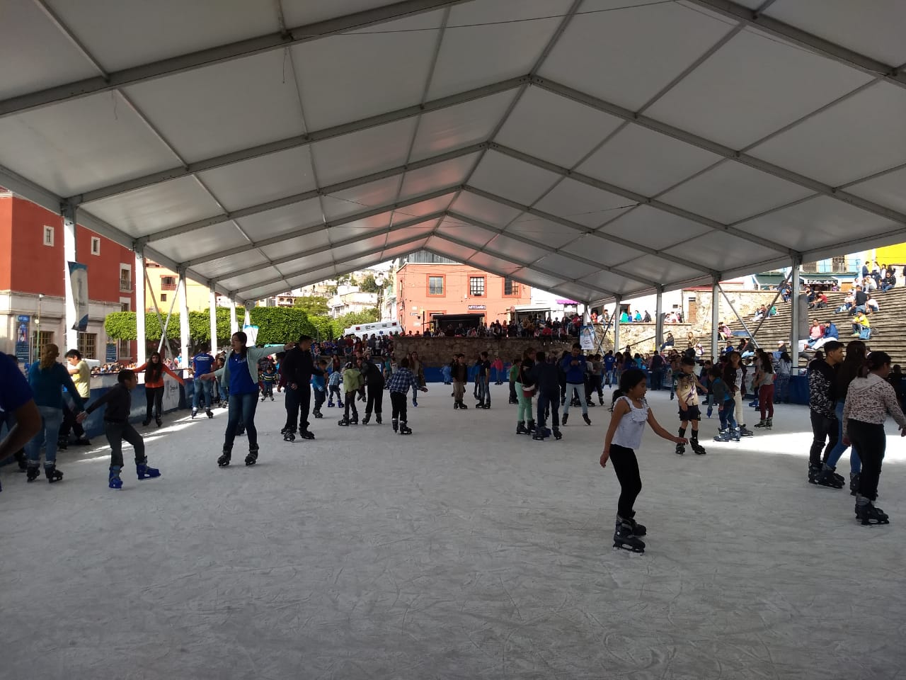 Discuten por poner pista de hielo o no en la capital