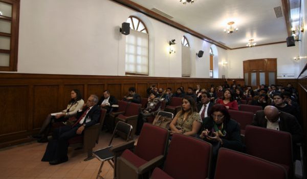 Se presenta en la UG libro sobre Derecho Administrativo