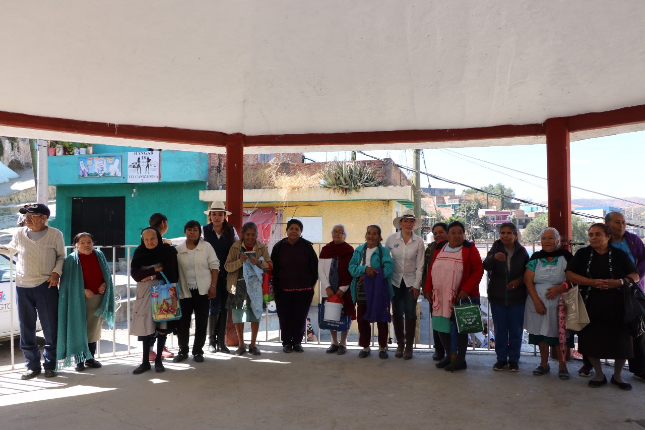 Inicia DIF municipal entrega de cobijas