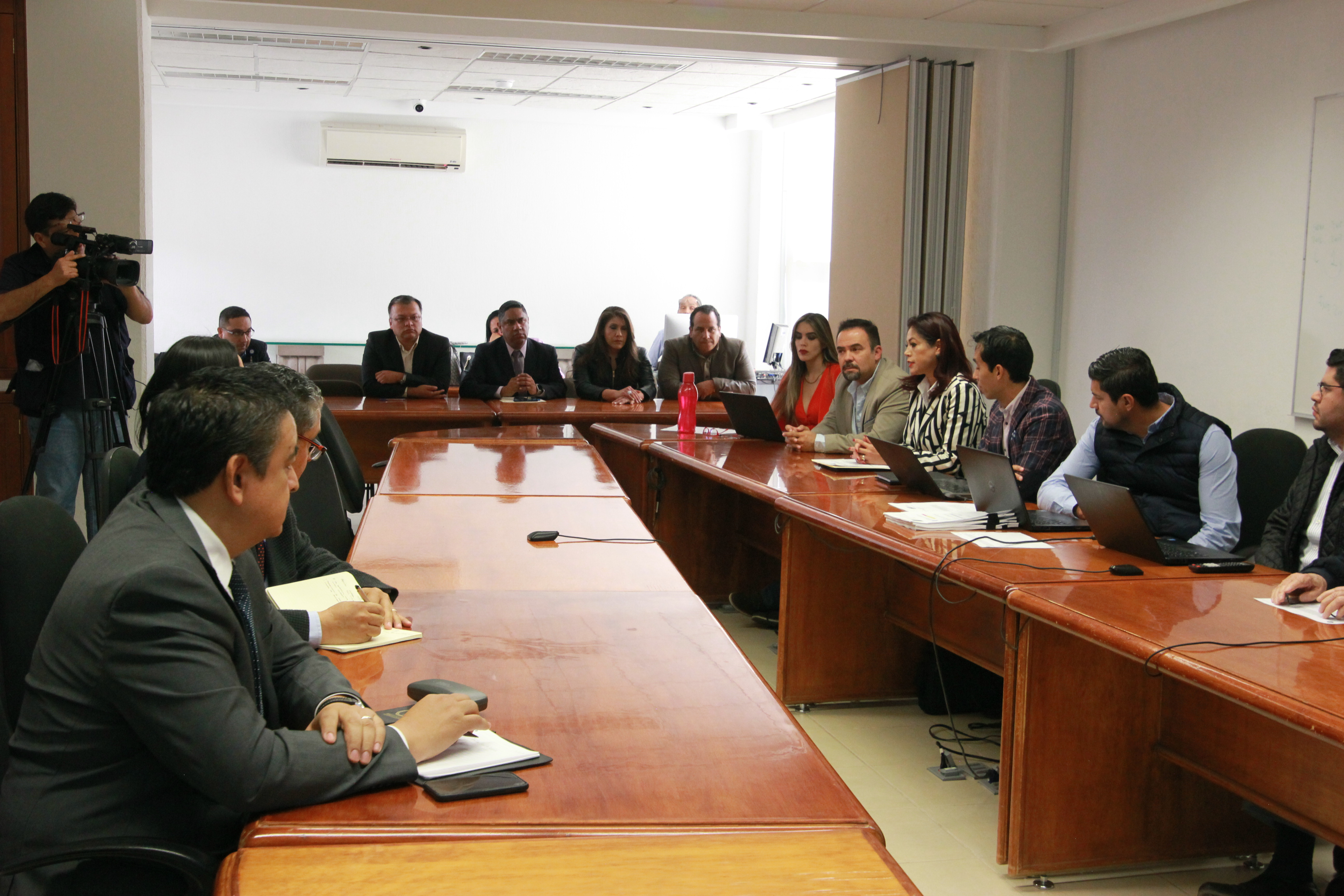 Resuelve el gobierno licitación de medicamentos