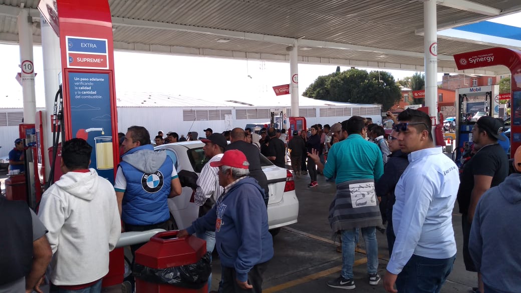 Amenazan con cerrar vialidades por escasez de combustible