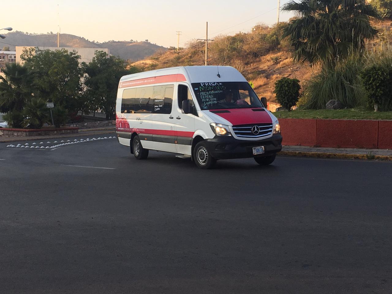 Siguen empresas dando su servicio en el transporte público