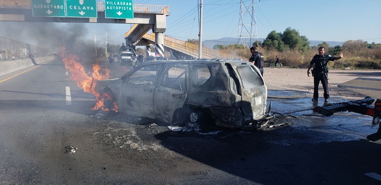 Bloquean carretera por operativo