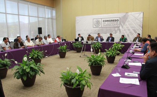 Recibe Comisión de Fomento Agropecuario a integrantes del FAC