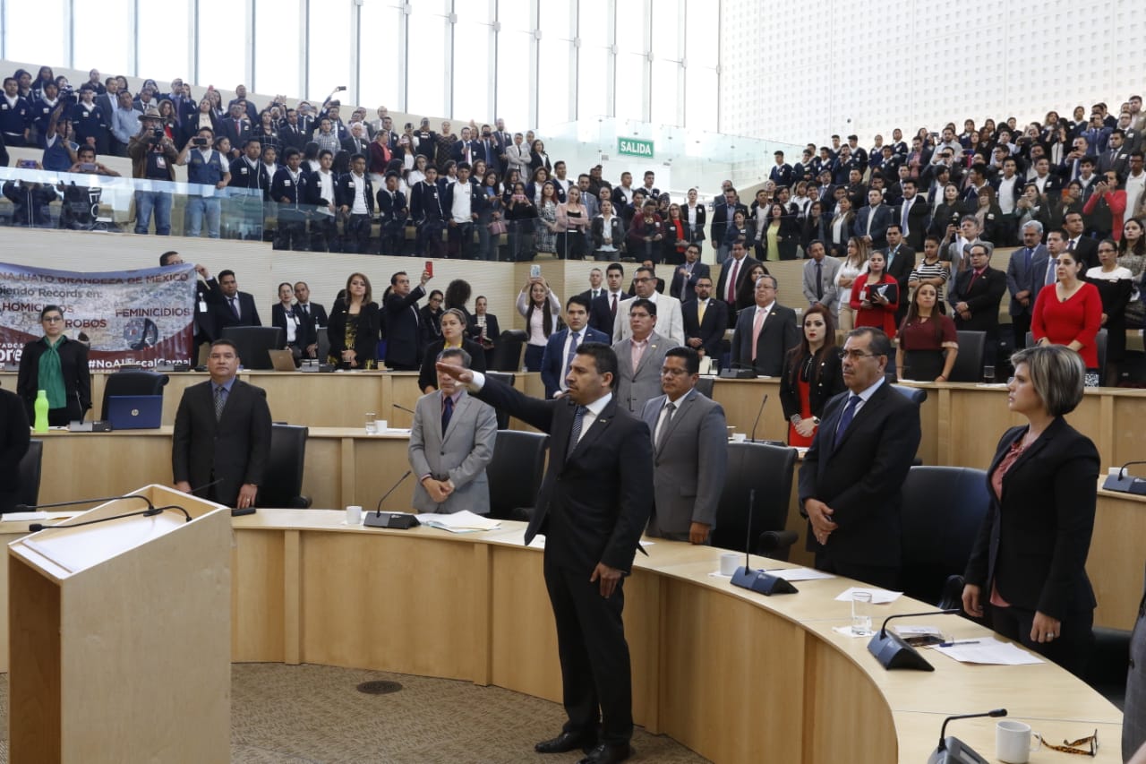 Entra Carlos Zamarripa como fiscal general; asegura resultados a corto plazo