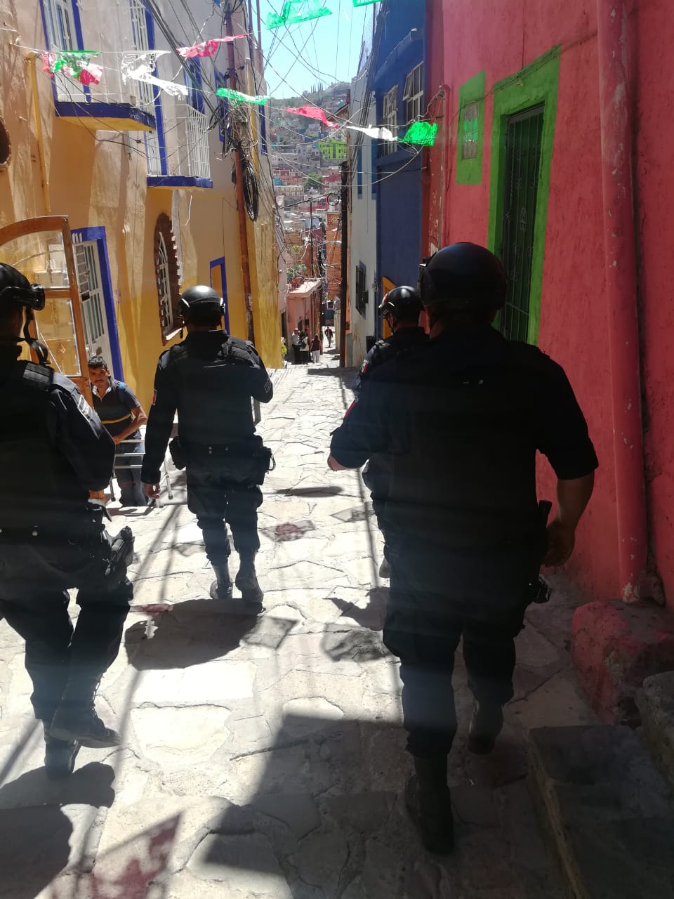Detienen a dos hombres con droga y un cuchillo en Maravillas