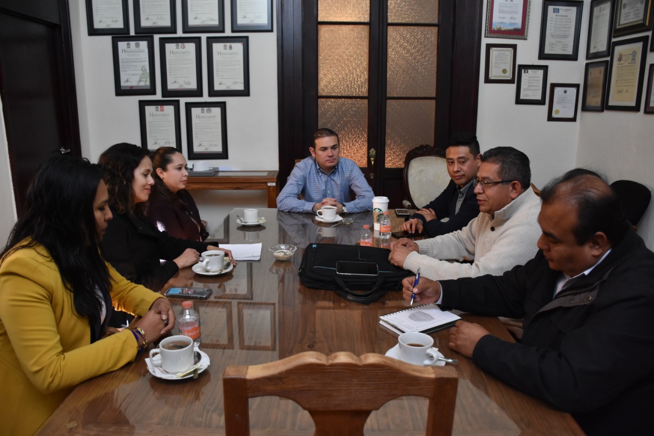 Contratan a nueve personas más en la administración capitalina