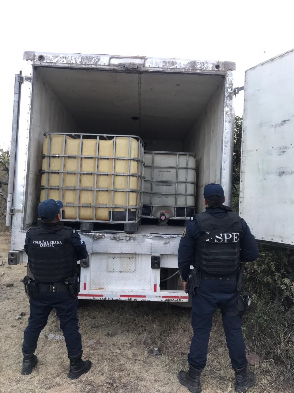 Decomisan contendores de gasolina robada