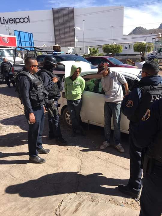 Detienen a dos hombres por robo