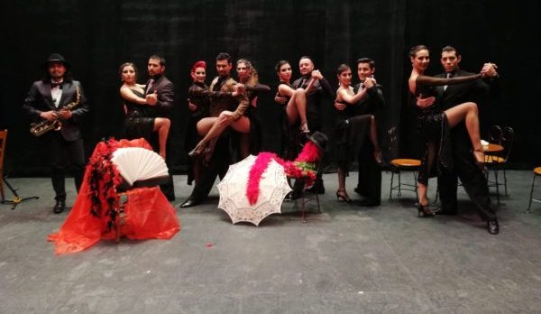 Enamora a su público “Abrazando Tangos”