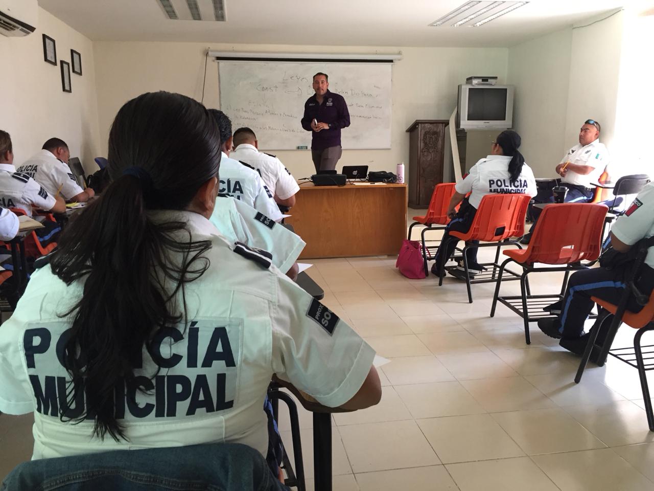 Refuerzan capacitación para policías en violencia de género